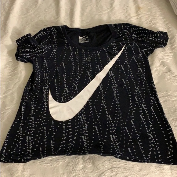 Gently Loved Nike T-Shirt - Picture 1 of 5